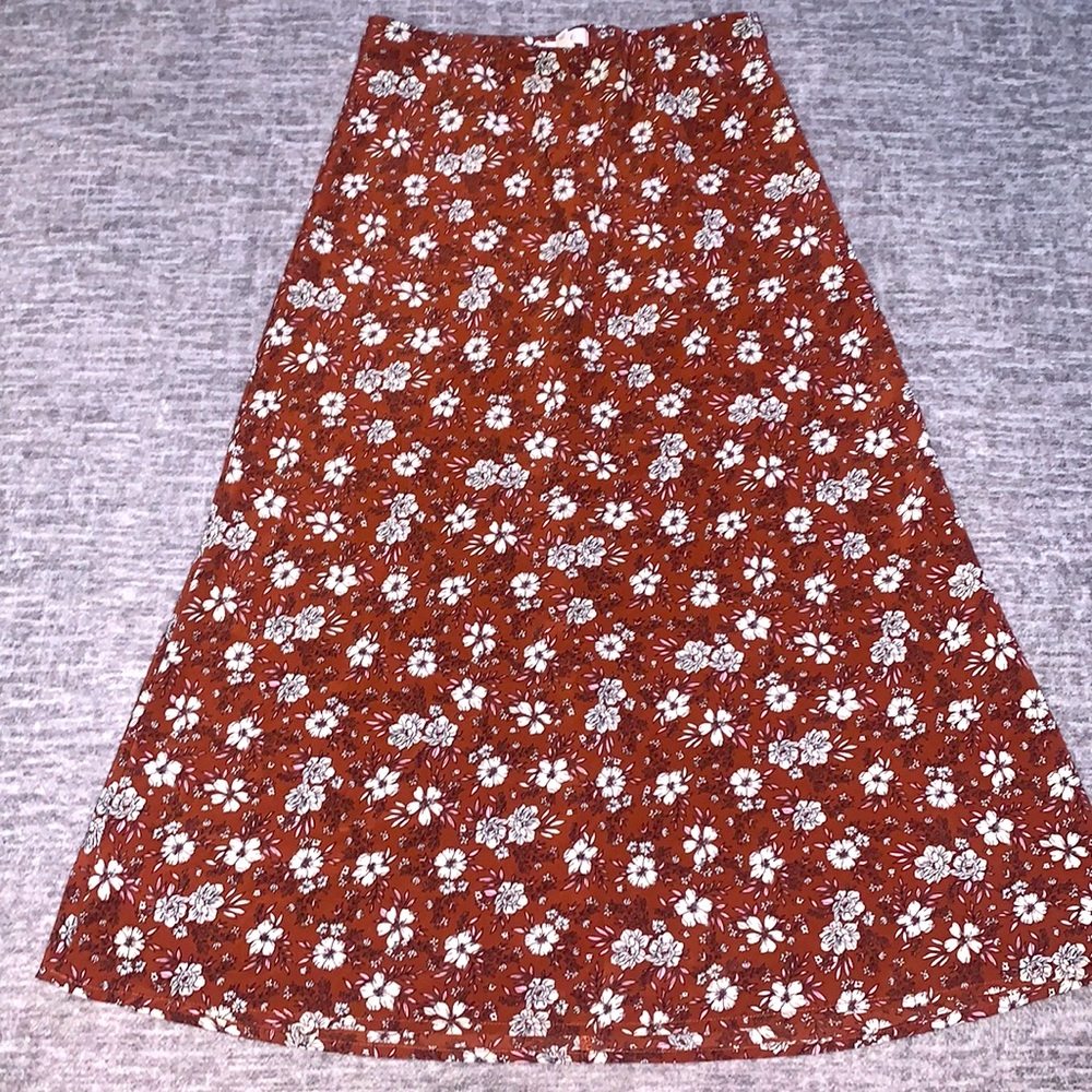 Maroon Flower Skirt. Size: Small